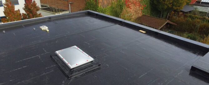 EPDM roofing material on a commercial building